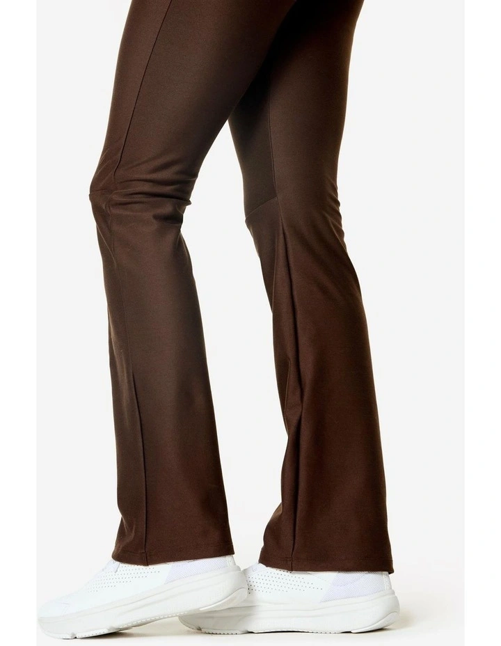 Women's Fitness Straight-Leg Leggings in Brown image 4