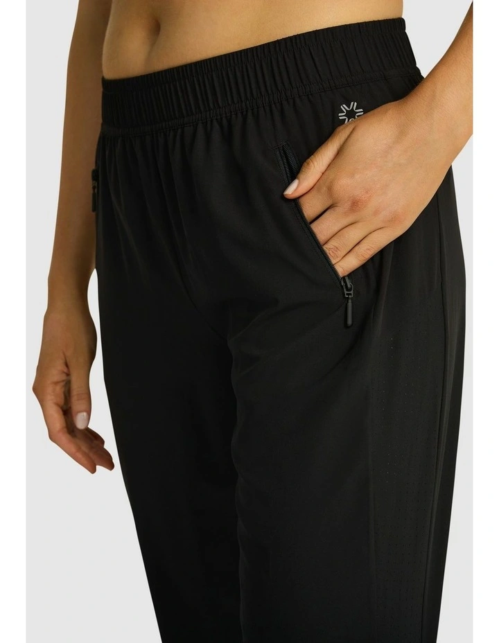On Duty 3/4 Pants Black image 4