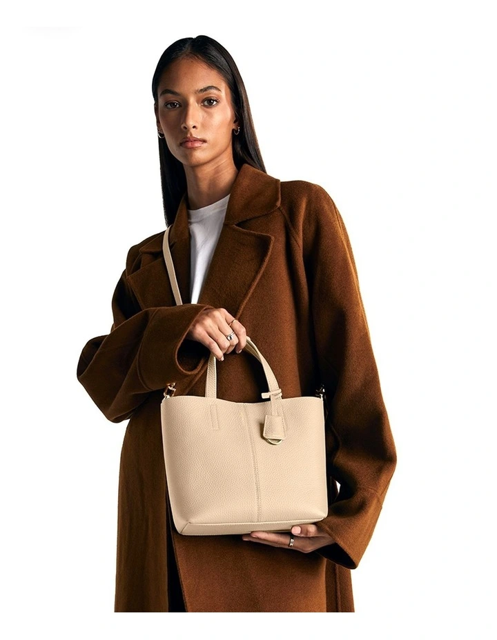 The Small Soft Leather Tote in Saharan Fuchsia image 2