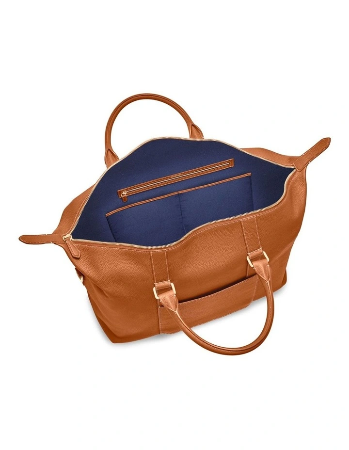 The Leather Duffle Bag in Pecan Brown image 7