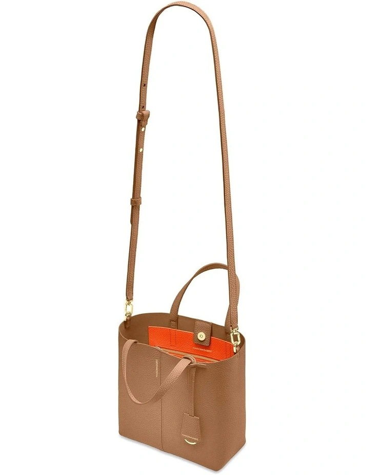 The Small Soft Leather Tote in Sandstone Manhattan image 6