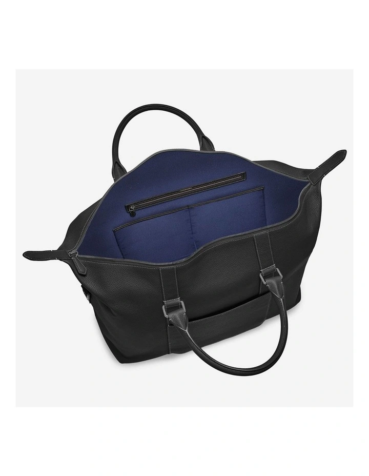 The Leather Duffle Bag in Black Caviar image 7