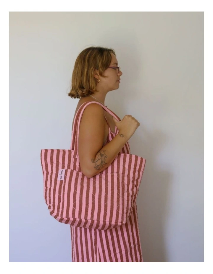 Sundae Seersucker Quilted Tote Bag in Multi image 4