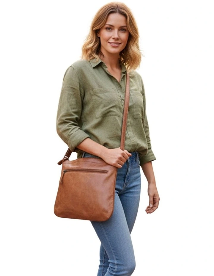 [Tenterfield]   [Leather]   [Large Crossbody Bag] [in Cognac] image 2