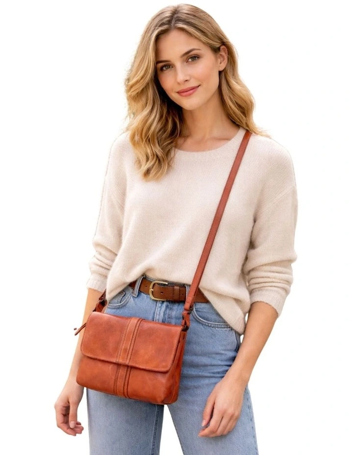 [Tully]   [Leather]   [Flapover Crossbody Bag] [in Tan] image 2