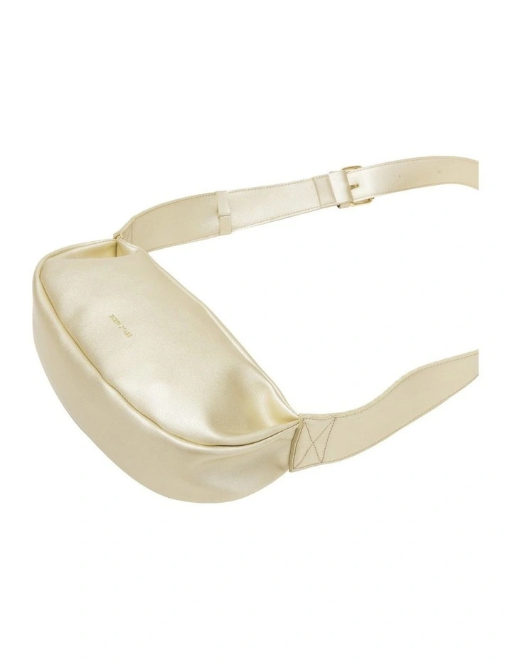 SOFT CRESCENT BAG IN GOLD image 7
