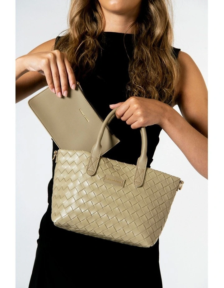 WOVEN GRAB BAG IN OLIVE image 4