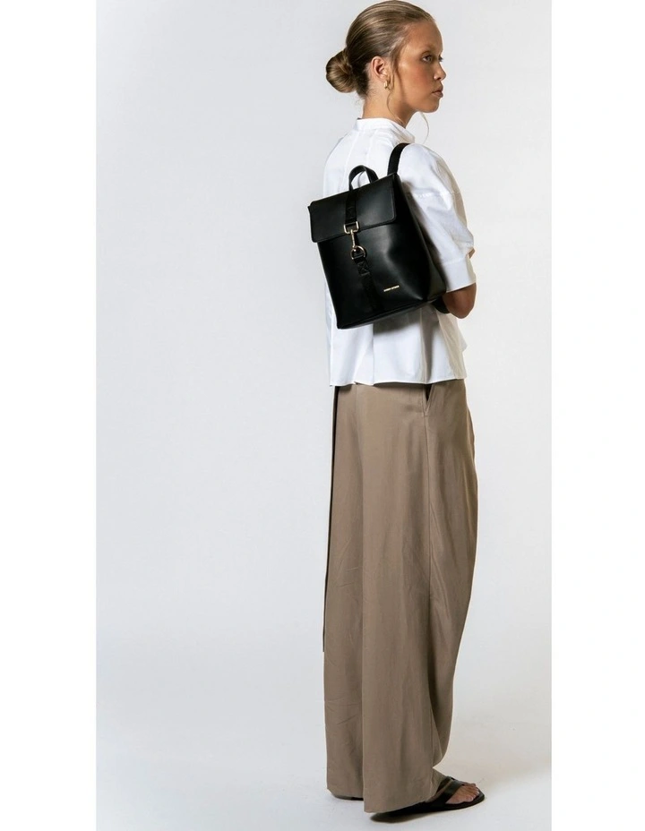 SINGLE CLIP BACKPACK IN BLACK image 2