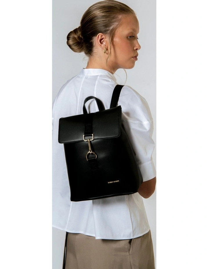 SINGLE CLIP BACKPACK IN BLACK image 7