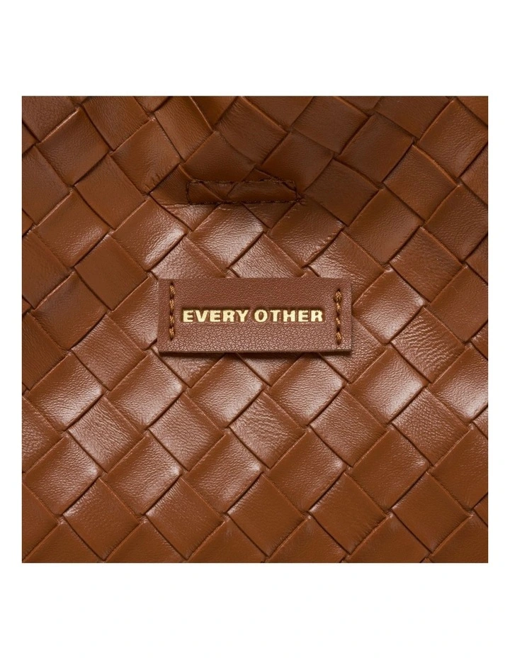 WOVEN TOTE BAG IN BROWN image 4