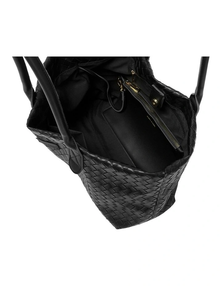 WOVEN TOTE BAG IN BLACK image 5