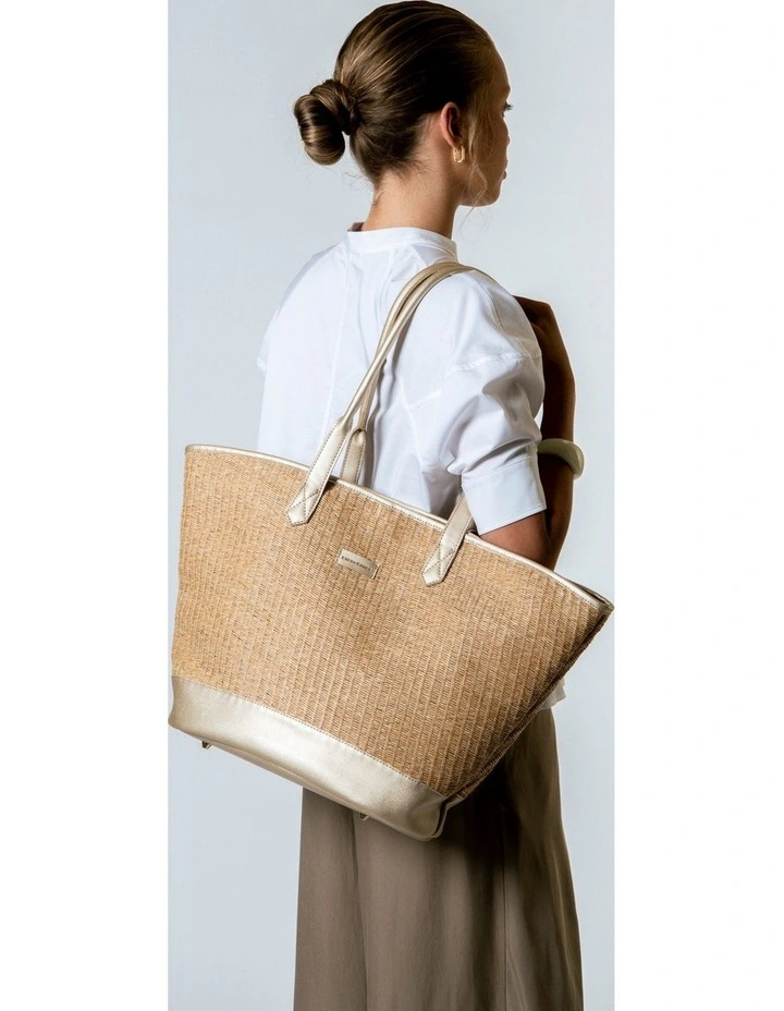 LARGE STRAW TOTE IN NATURAL STRAW WITH SOFT GOLD TRIM image 2