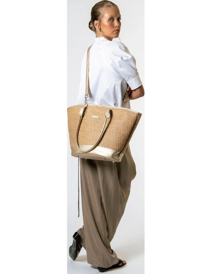 LARGE STRAW TOTE IN NATURAL STRAW WITH SOFT GOLD TRIM image 5