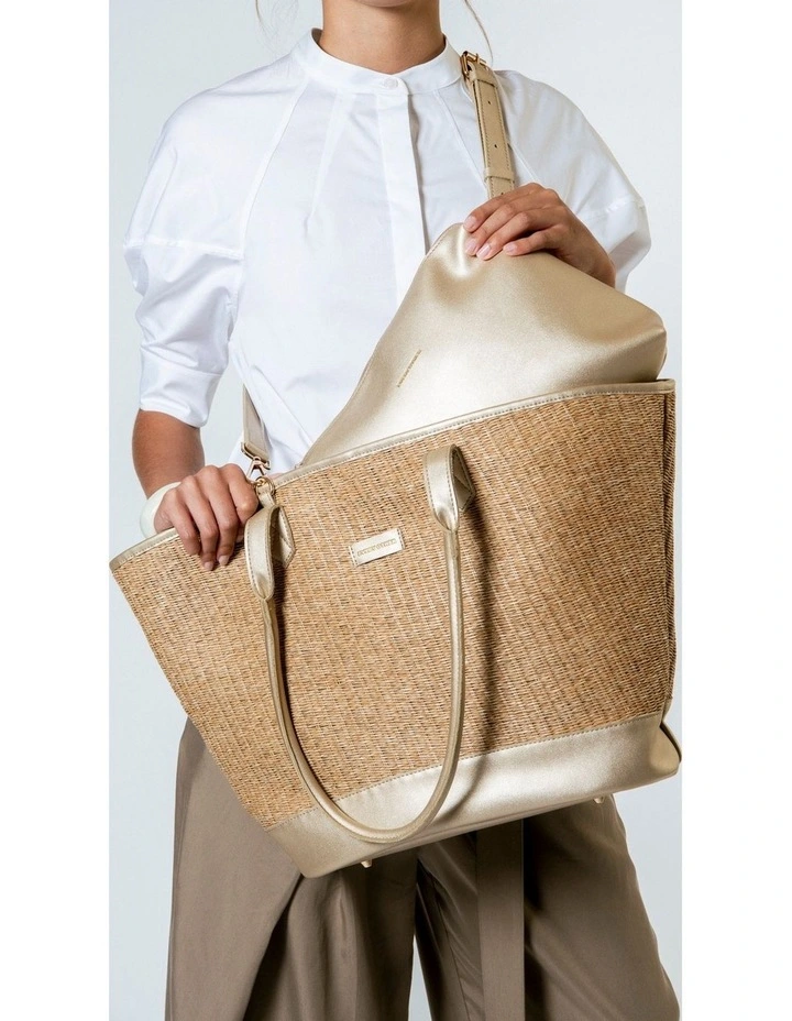 LARGE STRAW TOTE IN NATURAL STRAW WITH SOFT GOLD TRIM image 6