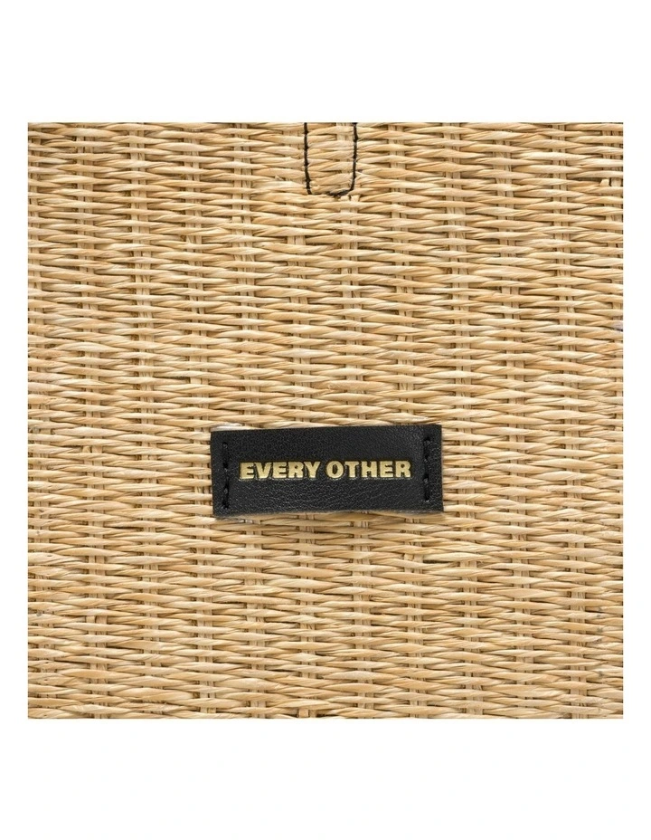 LARGE STRAW TOTE IN NATURAL STRAW WITH BLACK TRIM image 5
