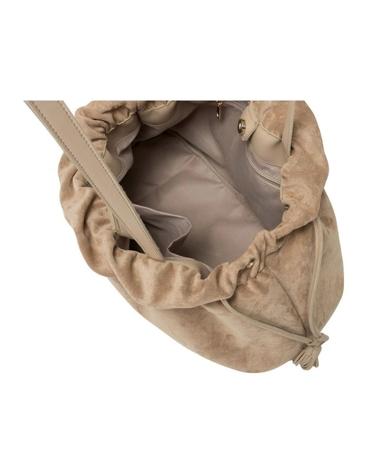 DRAWSTRING TASSLE SHOULDER BAG IN SAND FAUX SUEDE image 5