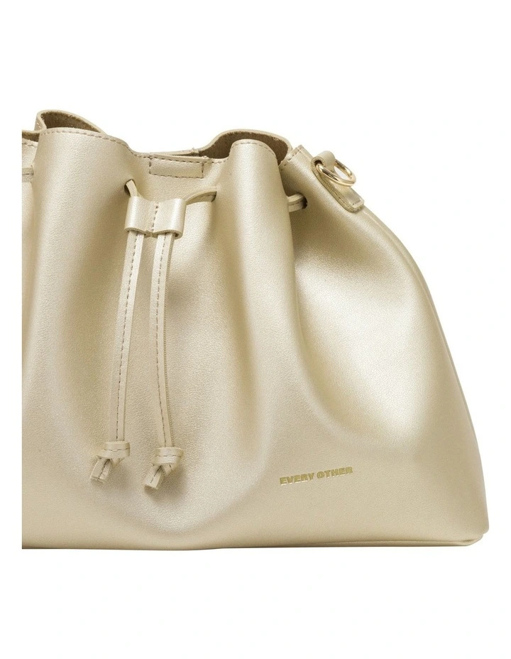 DRAWSTRING SHOULDER CROSS BODY IN GOLD image 5