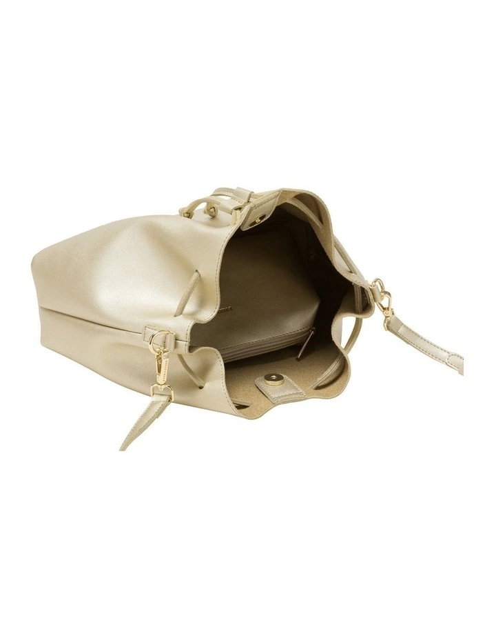 DRAWSTRING SHOULDER CROSS BODY IN GOLD image 6