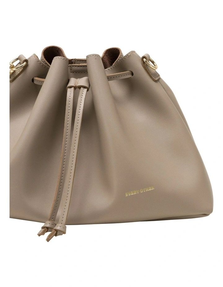 DRAWSTRING SHOULDER CROSS BODY IN TAUPE image 4