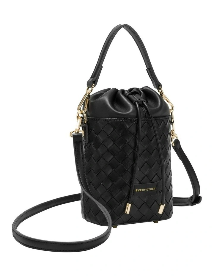 WOVEN DRAWSTRING BUCKET BAG IN BLACK image 2
