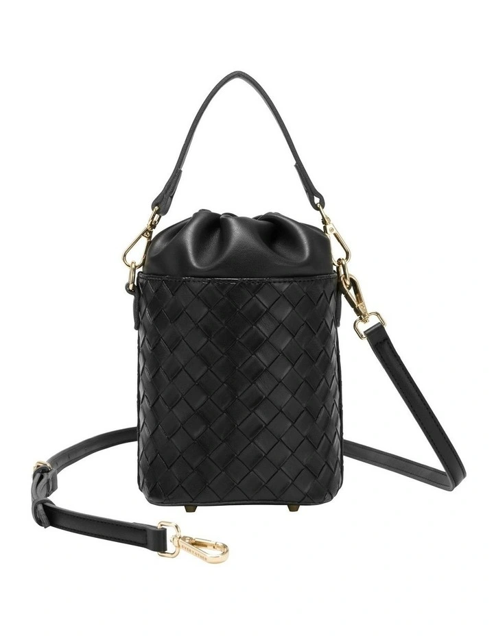 WOVEN DRAWSTRING BUCKET BAG IN BLACK image 3