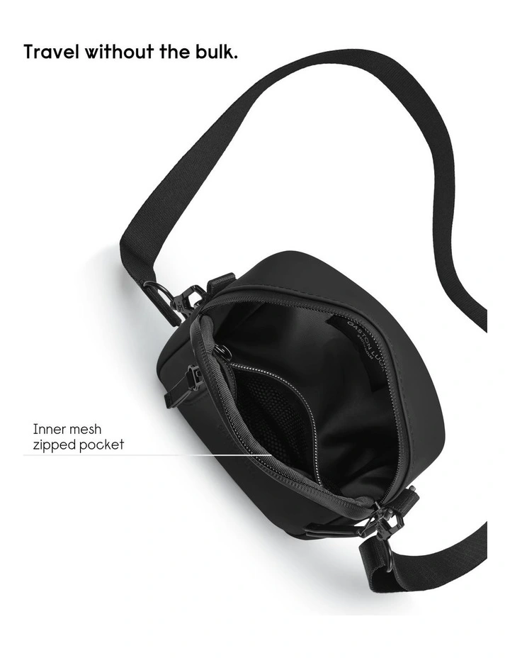 Gaston Luga Dash Verti Crossbody Travel Bag in Black image 5