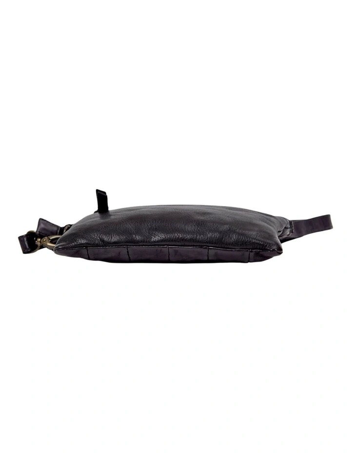 [Ballarat]   [Quilted Leather]   [Crossbody Bag] [in Black] image 5