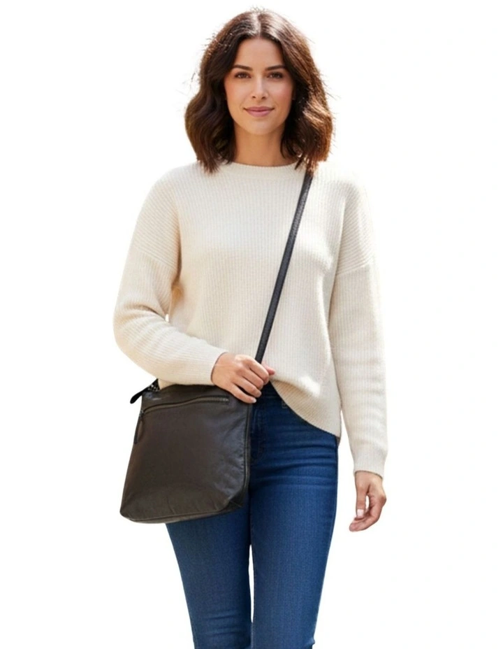 [Tenterfield]   [Leather]   [Large Crossbody Bag] [in Black] image 6