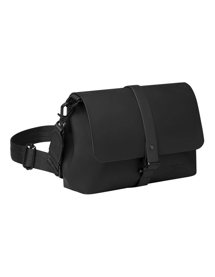 Splash Crossbody (1.9L) Travel Bag in Black image 2