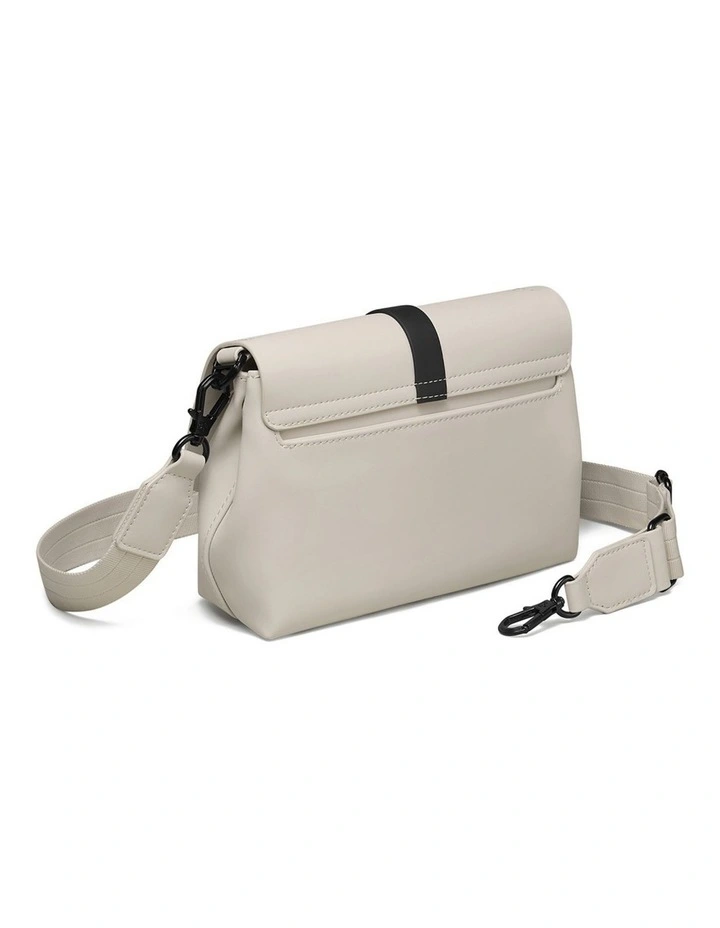 Splash Crossbody (1.9L) Travel Bag in Cloud Cream image 3