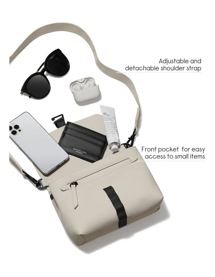 Splash Crossbody (1.9L) Travel Bag in Cloud Cream image 4