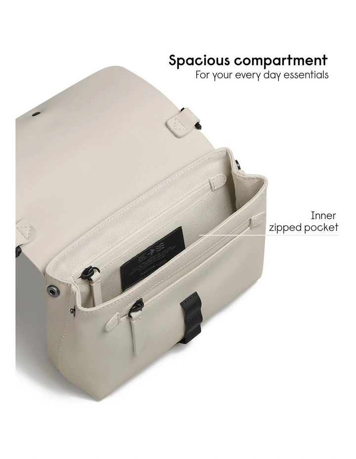 Splash Crossbody (1.9L) Travel Bag in Cloud Cream image 5