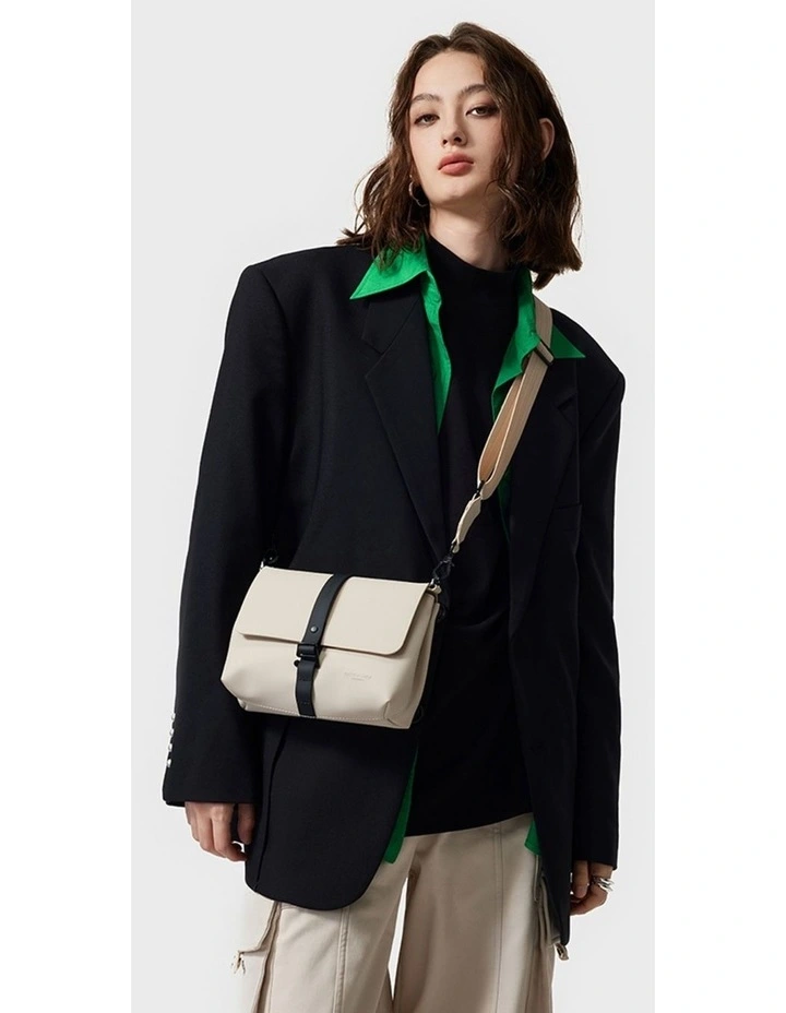 Splash Crossbody (1.9L) Travel Bag in Cloud Cream image 6