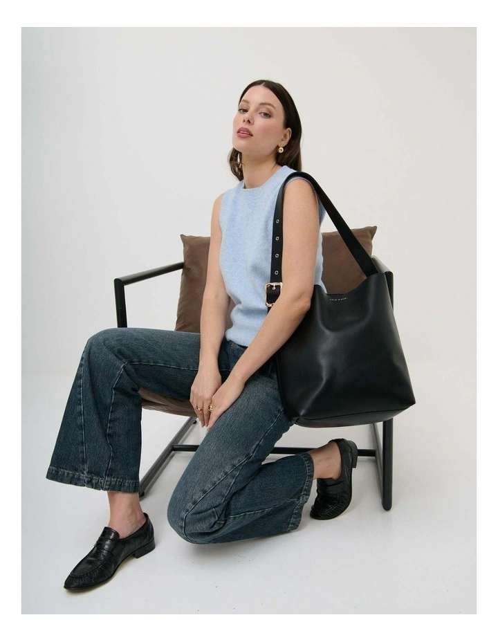 Gwen Bucket Bag - Black image 5