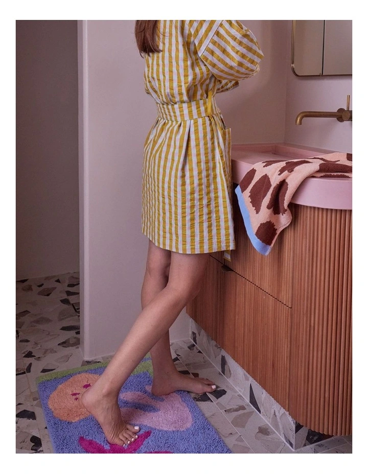 Pink Quartz Seersucker Short Robe image 3