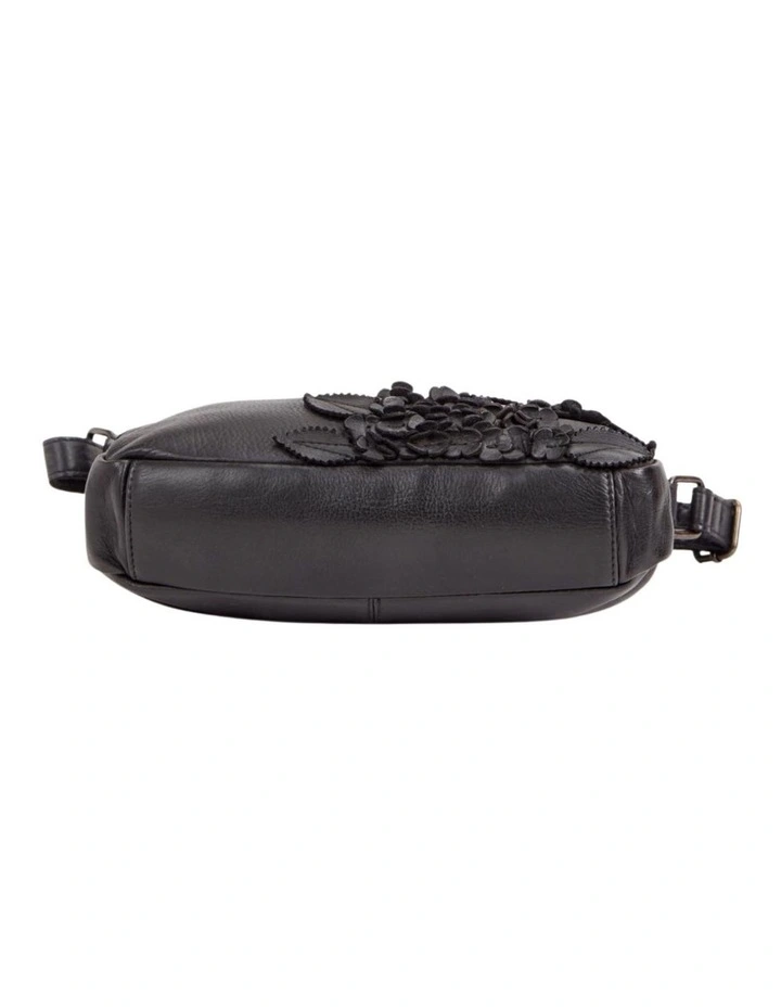 Eliza cross body bag w/ adjustable strap in black image 6