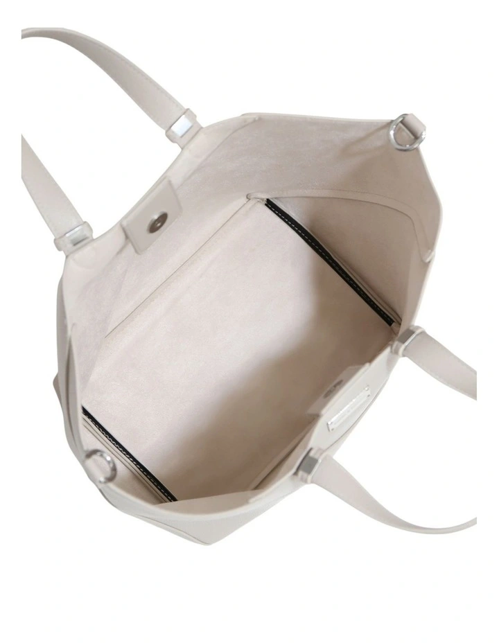 Port Classic PU Bag in Milk Tea image 7