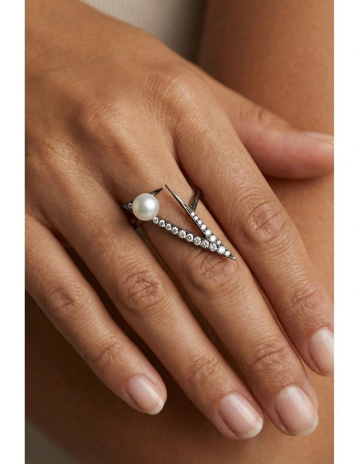 Split Pearl Ring image 1