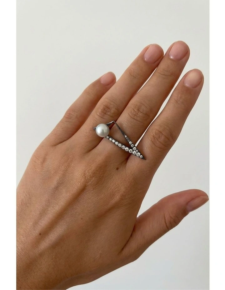 Split Pearl Ring image 2