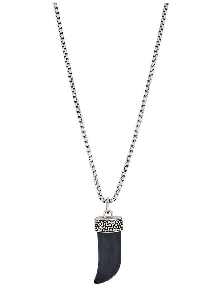 Agate Shark S Tooth Pendant image 1