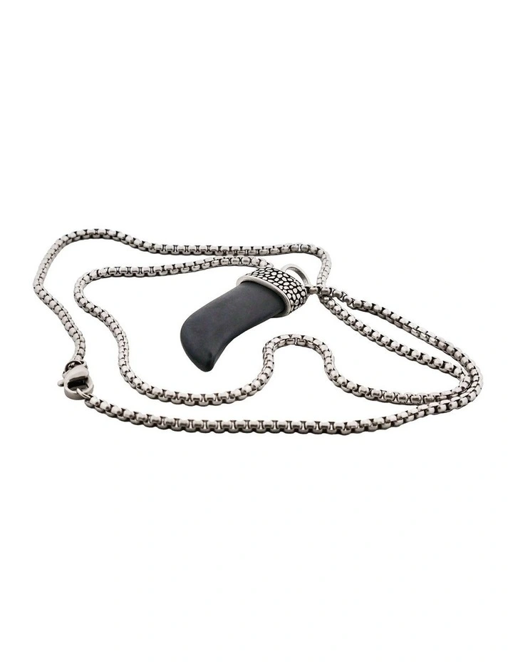 Agate Shark S Tooth Pendant image 3