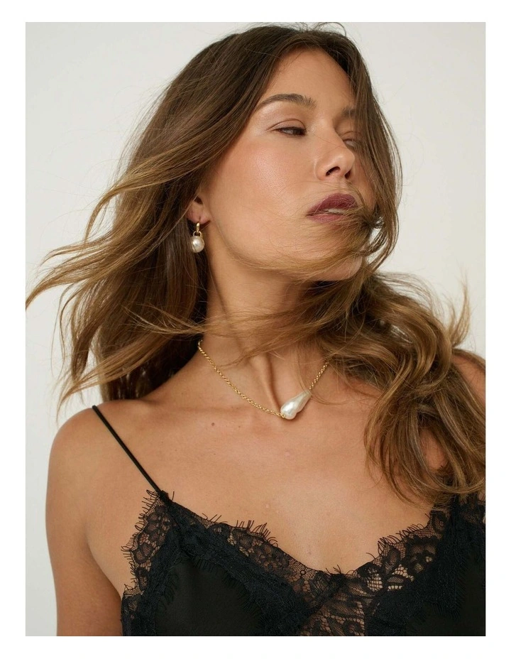 Organic Pearl Pendant Necklace - Gold image 4