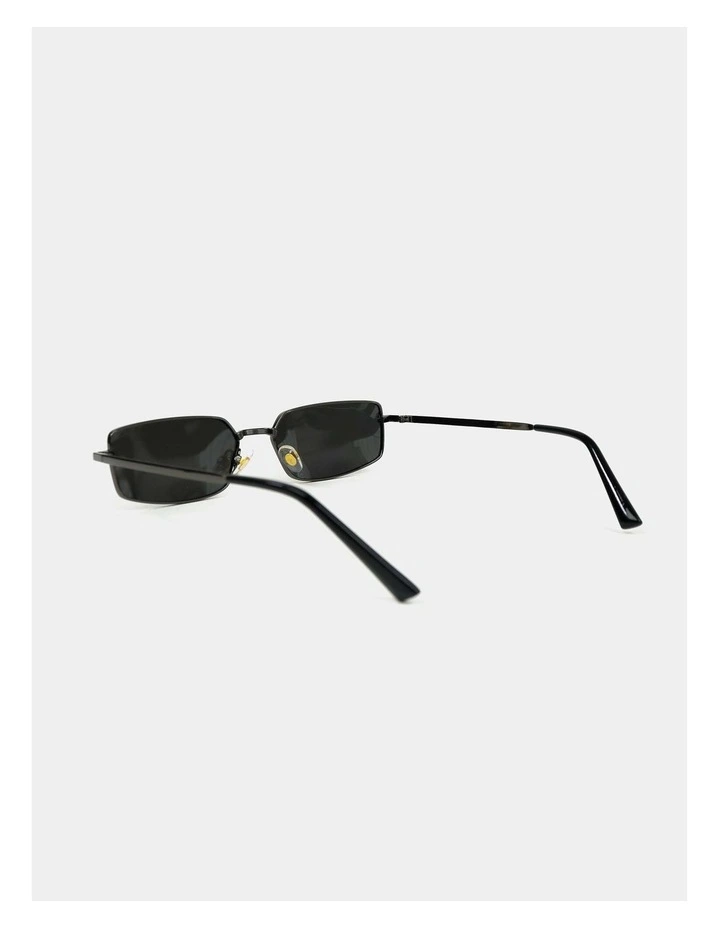 Gwenyth Polarised Metal Frame Sunglasses - Black image 4