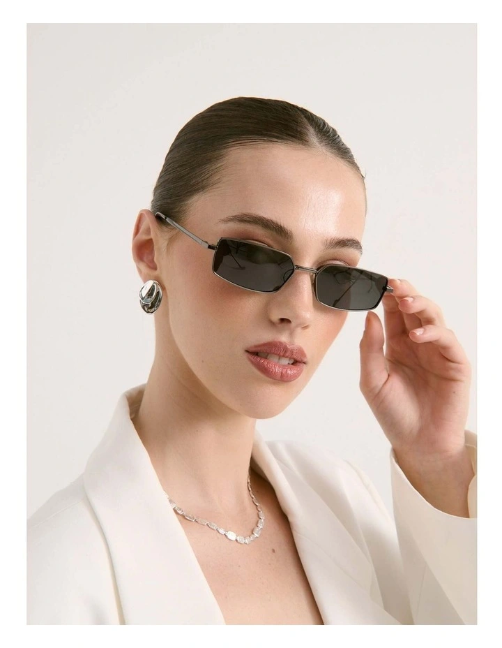 Gwenyth Polarised Metal Frame Sunglasses - Black image 5