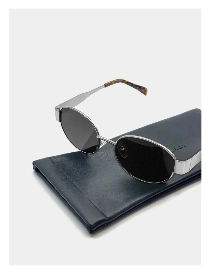 Round Silver Metal Oval Sunglasses - Black image 3