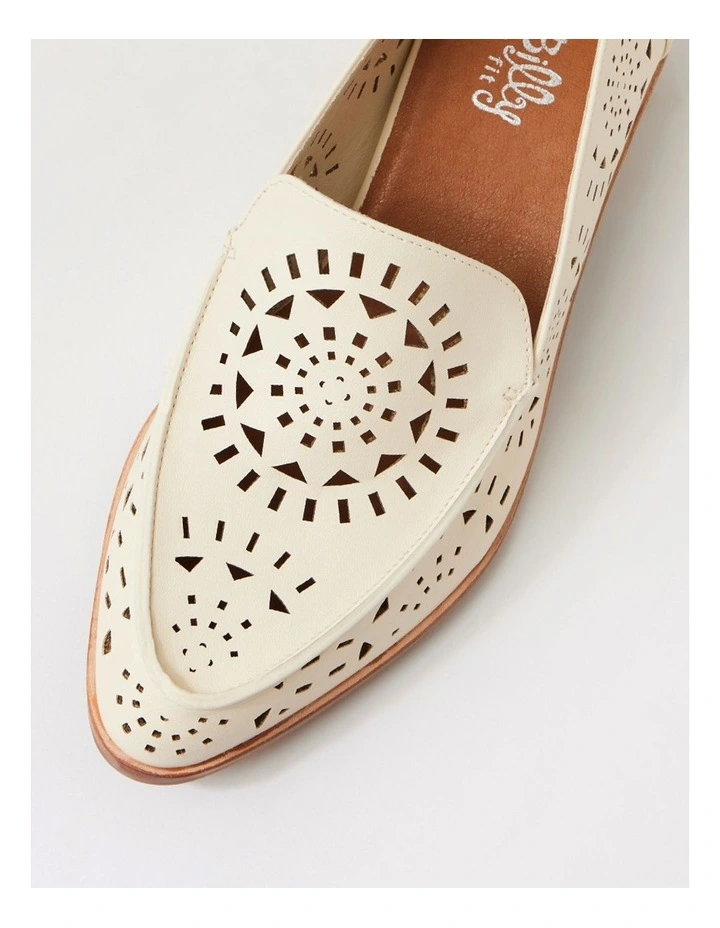 Orino W Almond Smooth Heels image 4