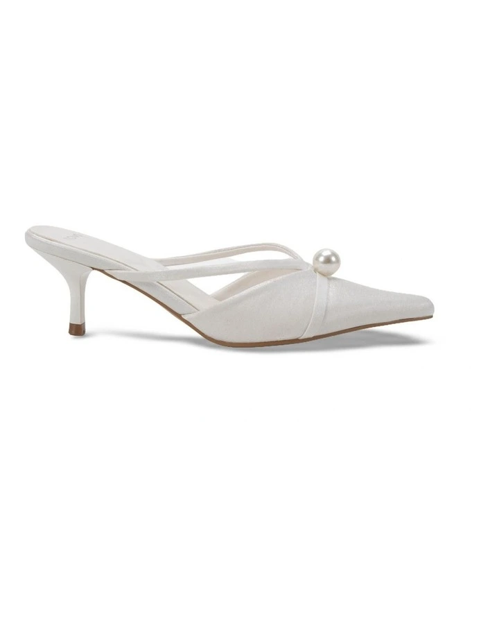 Poise in White Satin image 1