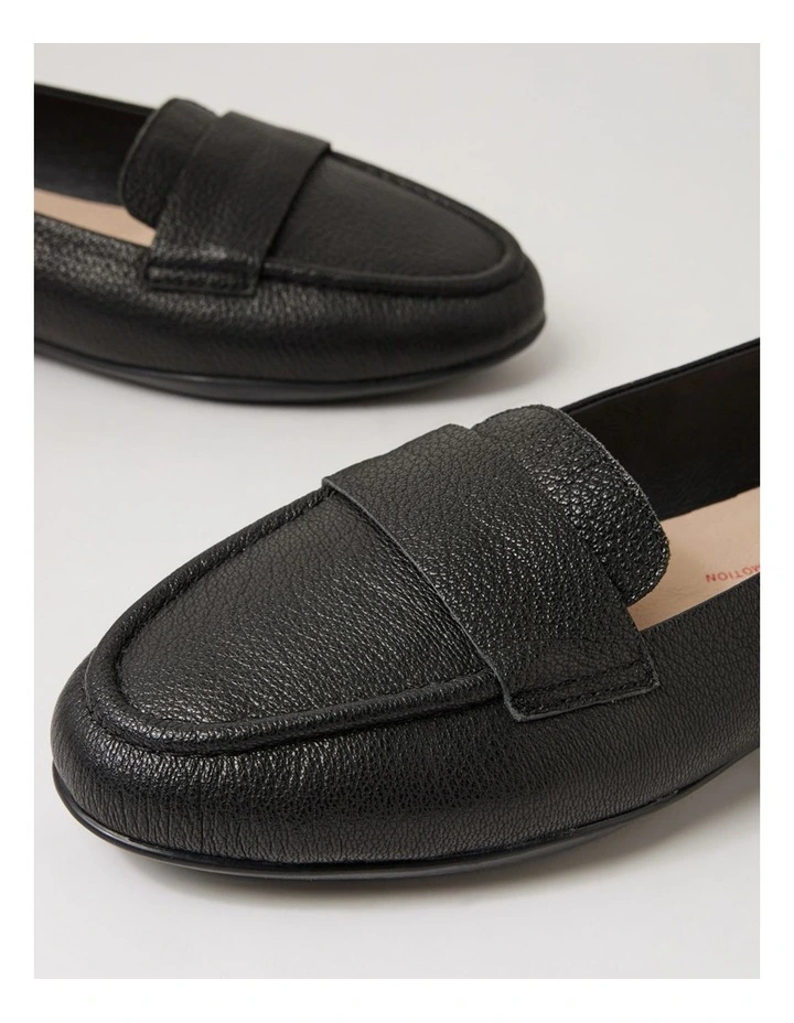 Aven Black Leather Flat Shoes image 5
