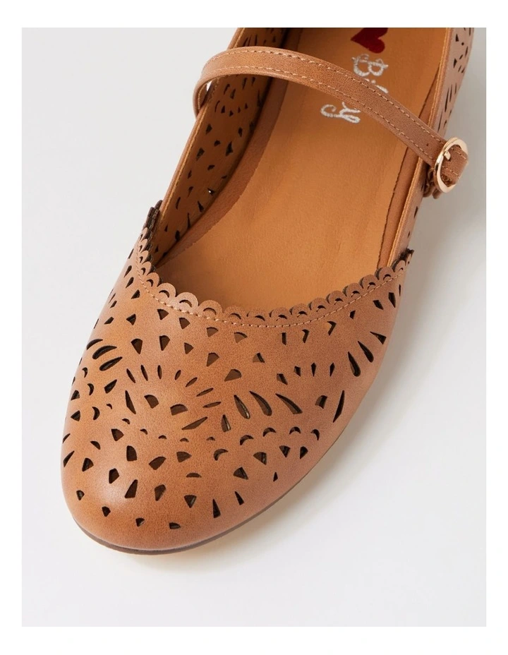 Aronta Tan Flat Shoes image 4