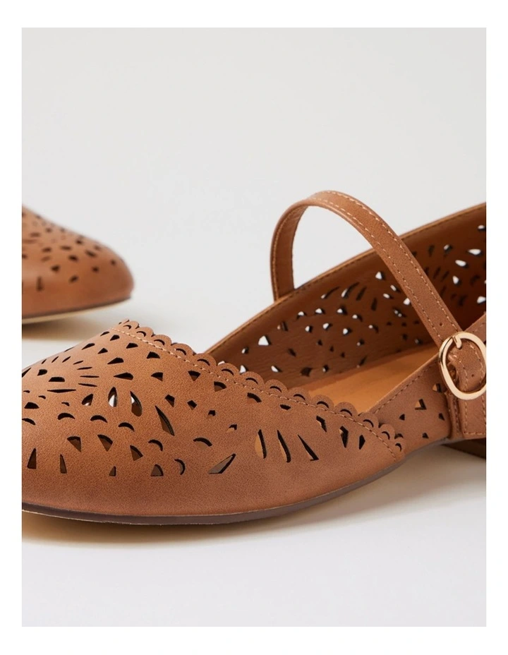 Aronta Tan Flat Shoes image 5
